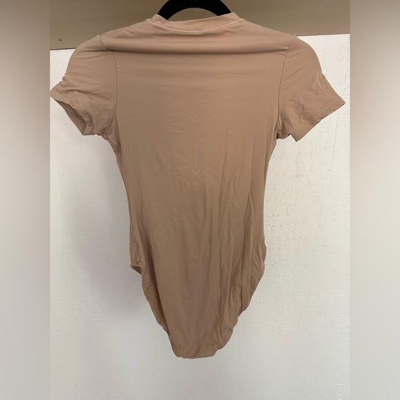 SKIMS FITS EVERYBODY T-SHIRT BODYSUIT - Picture 6 of 7